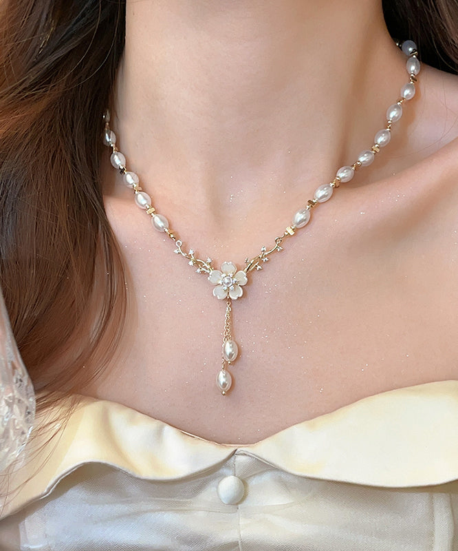 Elegant White Copper Alloy Pearl Floral Tassel Pendant Necklace