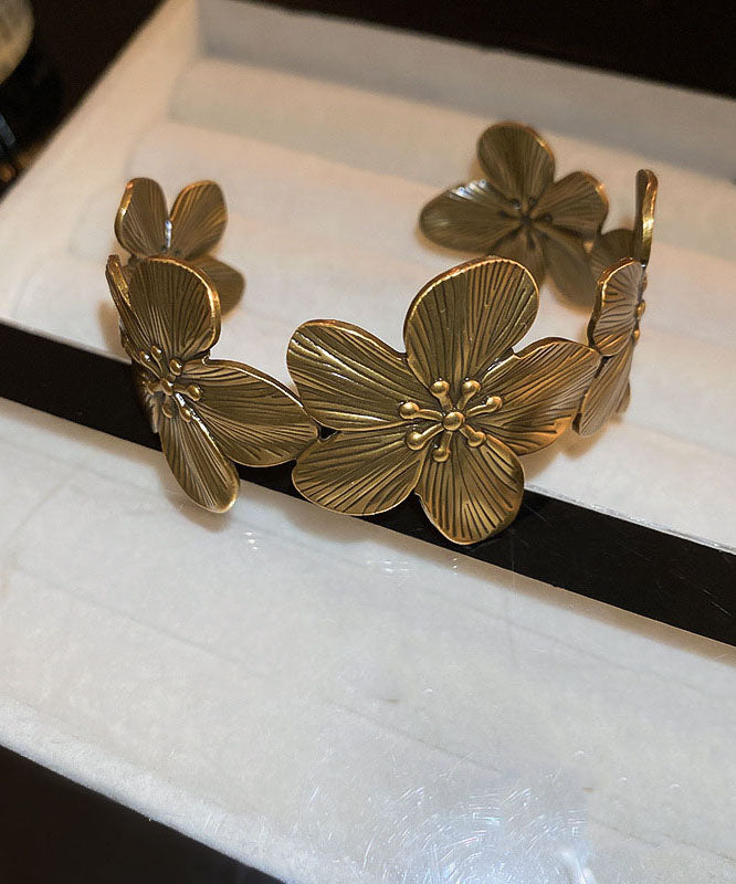 Retro Gold Copper Alloy Floral Cuff