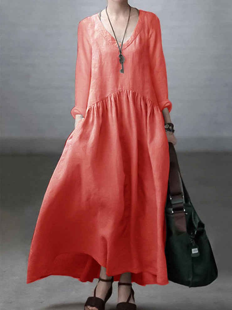 Einfaches und lockeres Kleid aus Baumwolle und Leinen mit V-Ausschnitt