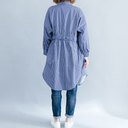 Kunstblau gestreifte Kranichoberteile aus Baumwolle Lässiges Muster Umlegekragen Kleider Blusen