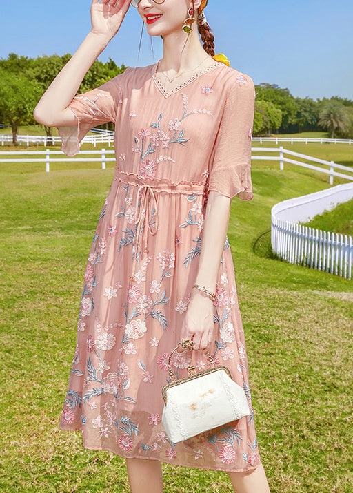 Boho Pink V-Ausschnitt Blumenbestickte lange Seidenkleider mit kurzen Ärmeln