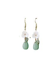 Boutique White Flower Jade 14K Gold Drop Ohrringe