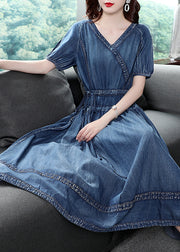 Lässiges blaues Patchwork-Baumwoll-Denim-Plissee-Cinch-Kleid mit kurzen Ärmeln und V-Ausschnitt