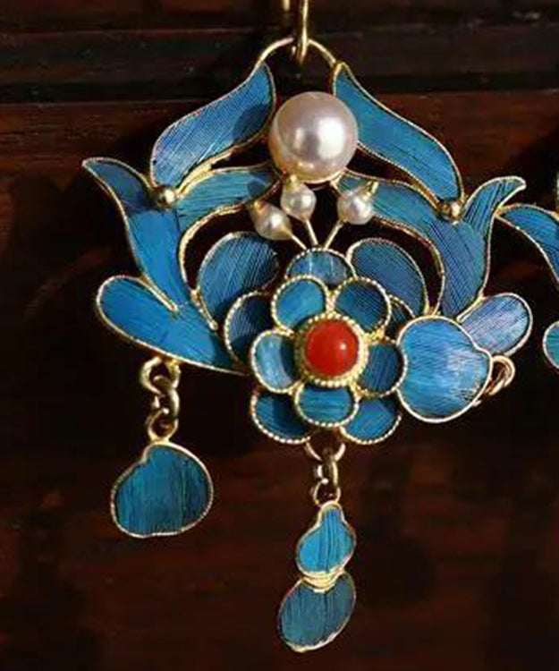 Schicke blaue Cloisonne-Creolen mit Perlenquaste