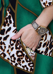 Mode grüner Stehkragen Leopardenmuster Knopf faltige Seide lange Strickjacken Sommer