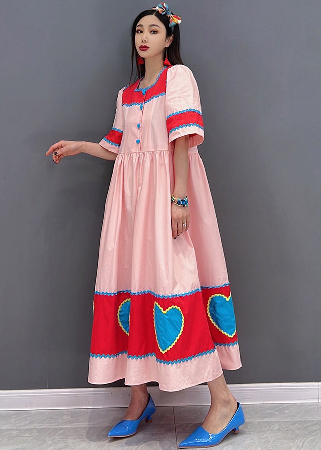 Italienisches rosa Patchwork-Kragen mit extra großem Saum, plissiertes Kleid aus Baumwolle mit kurzen Ärmeln