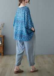 Lose blaue Bluse mit V-Ausschnitt, niedrigem, hohem Design und halblangem Ärmel