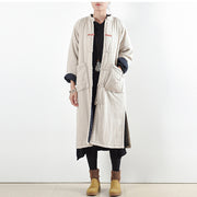 Luxuriöser beige-weißer Freizeitmantel Locker sitzender Baumwollmantel Eleganter, seitlich offener Trenchcoat mit chinesischem Knopf