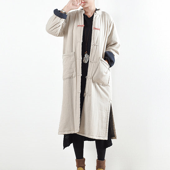 Luxuriöser beige-weißer Freizeitmantel Locker sitzender Baumwollmantel Eleganter, seitlich offener Trenchcoat mit chinesischem Knopf