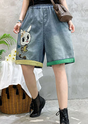 Moderne blaue Sommershorts aus besticktem Denim