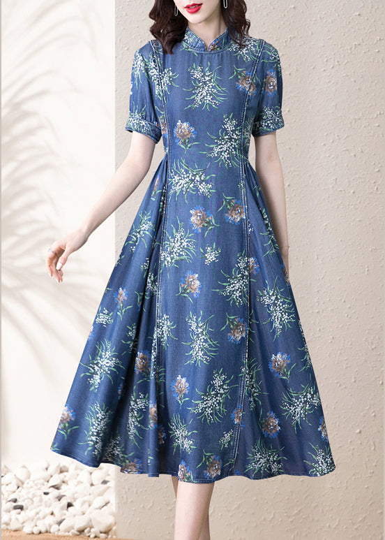 Modernes blaues Denim-Kleid mit kurzen Ärmeln und Cinch-Print und Stehkragen