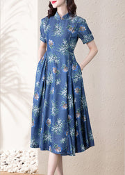 Modernes blaues Denim-Kleid mit kurzen Ärmeln und Cinch-Print und Stehkragen