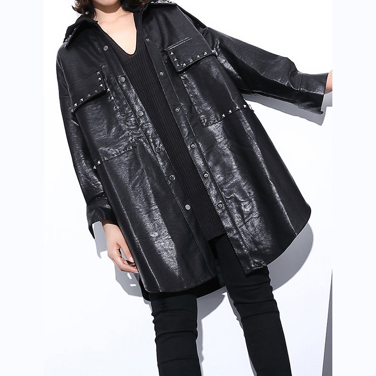 Neue schwarze PU-Bluse Oversize-Revers-Kragentaschen T-Shirt Eleganter Langarm-Niet-Pu-Mantel