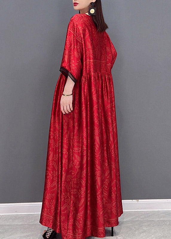 Rotes langes Seidenkleid im chinesischen Stil mit zerknitterten kurzen Ärmeln