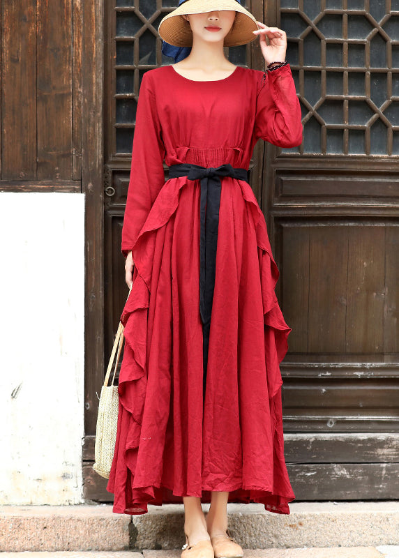 Maxikleid aus roter Baumwolle mit langen Ärmeln und Falten an der Taille