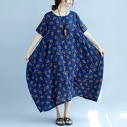 weite blaue Baumwollkleider mit Blumenmuster Oversize-Kleider aus Baumwolle mit kurzen Ärmeln Vintage-Kleid mit großem Saum